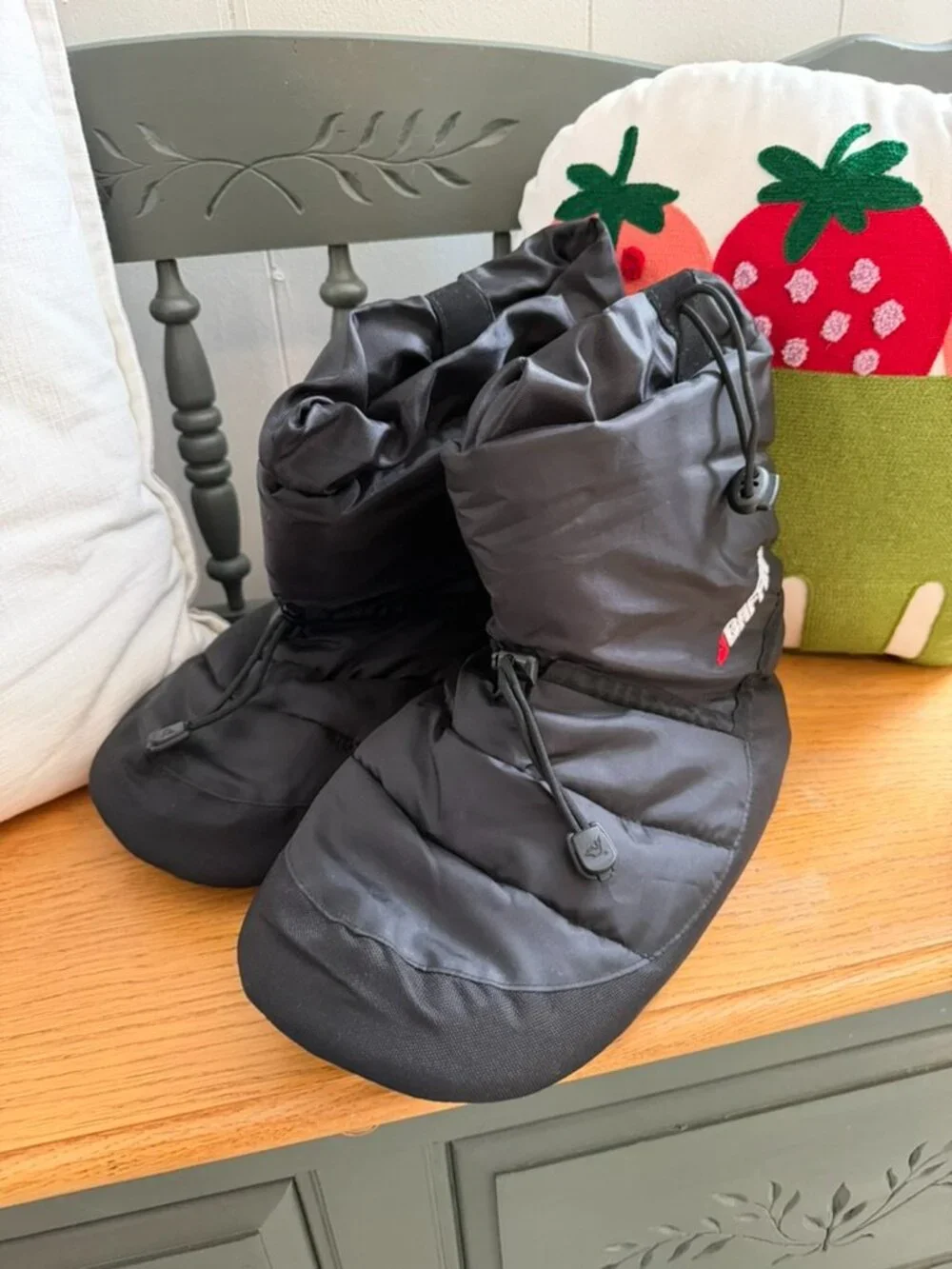 CUSH BOOTY | Unisex Hybrid Slipper Guide Black / XXXL